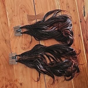 SOHO women's hair extention pre-owned used about 17" long set of 2